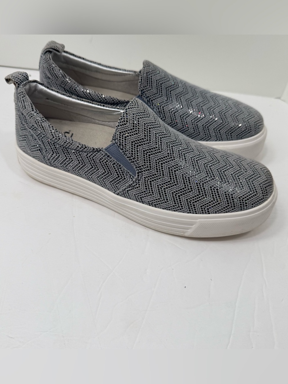 Earth Women's Gray Slip-On Mesh Sneakers with Sparkle